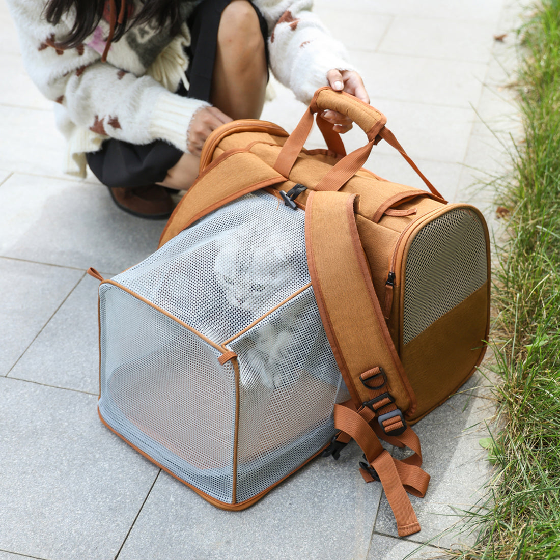 Expandable Breathable Large Capacity Portable Pet Backpack Carrier